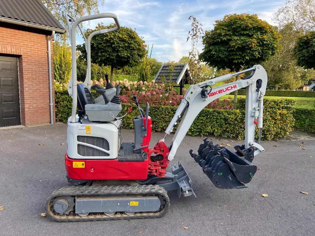 Takeuchi TB210R VERKOCHT