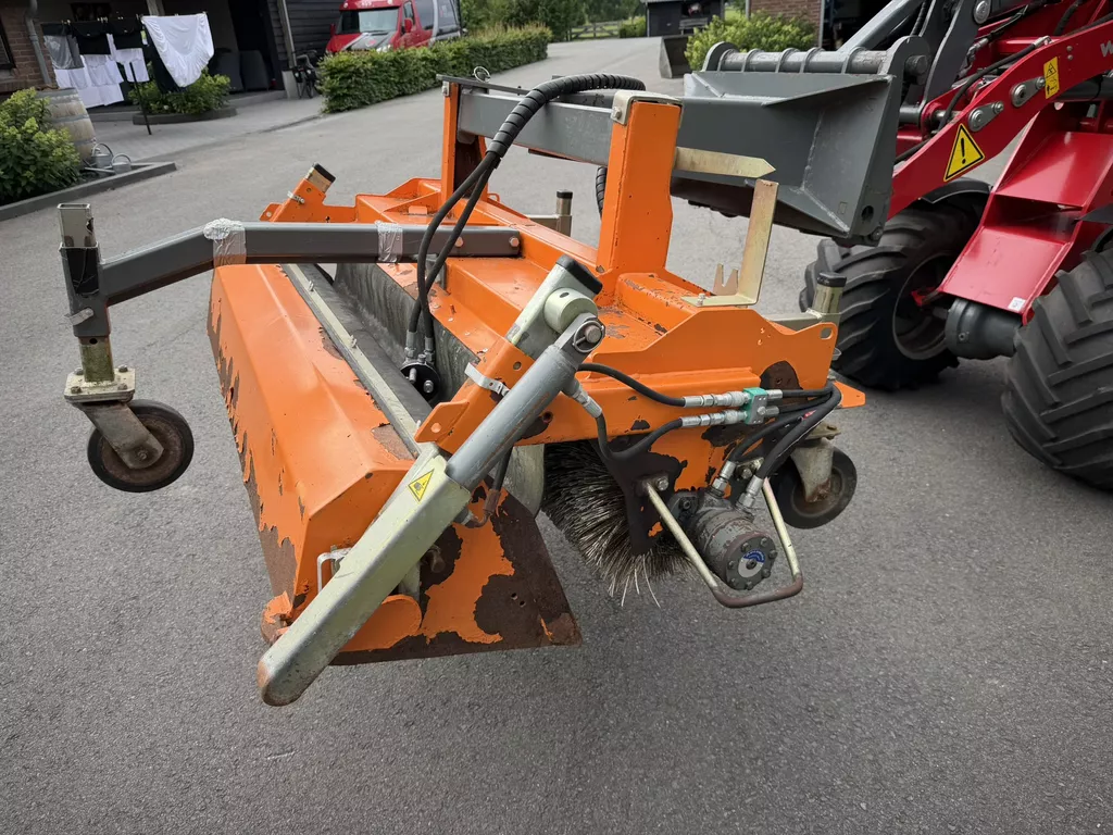 Weidemann Bema Veegmachine Met aansluiting 1550